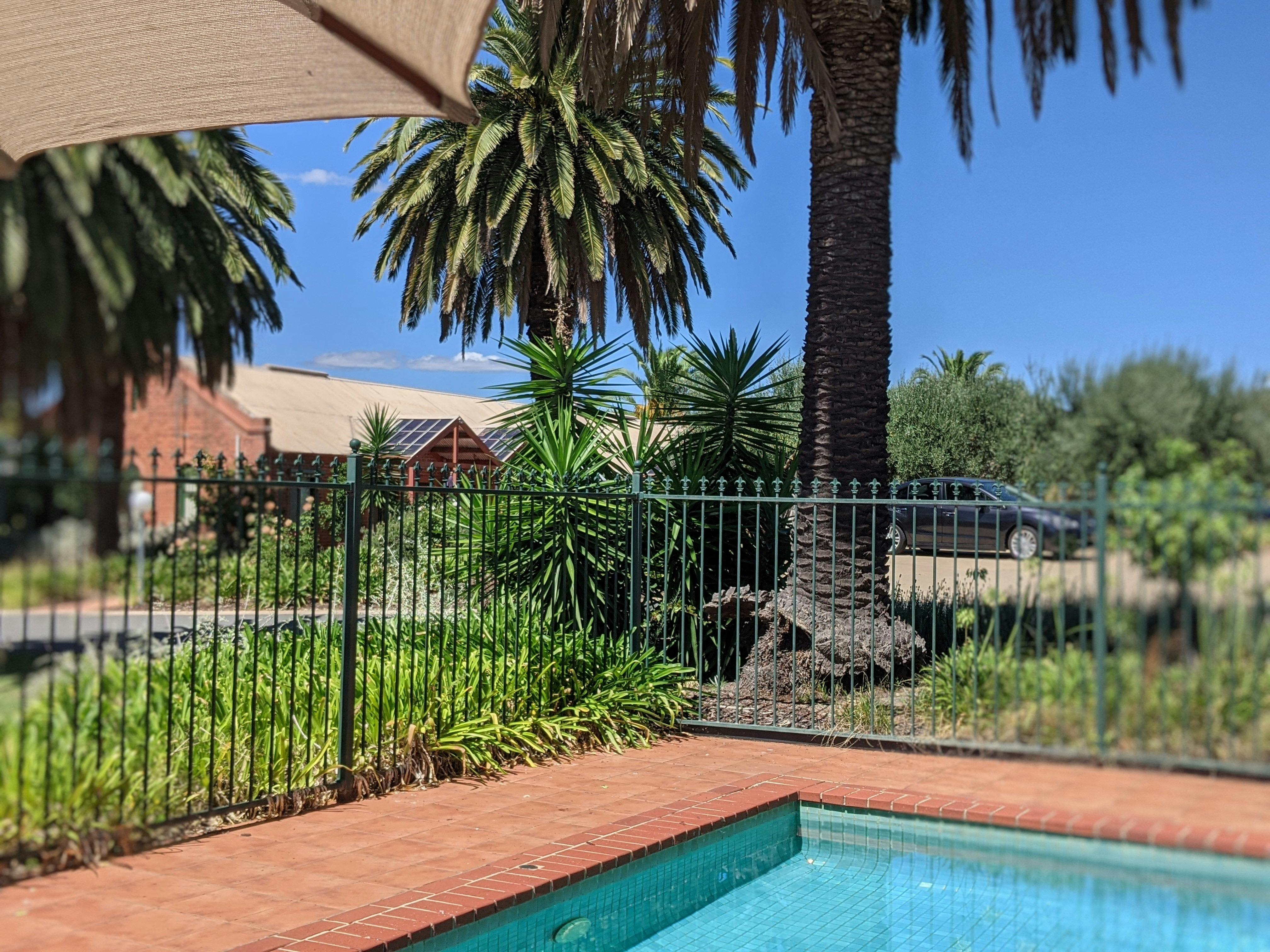 De Bortoli Rutherglen Estate swimming pool