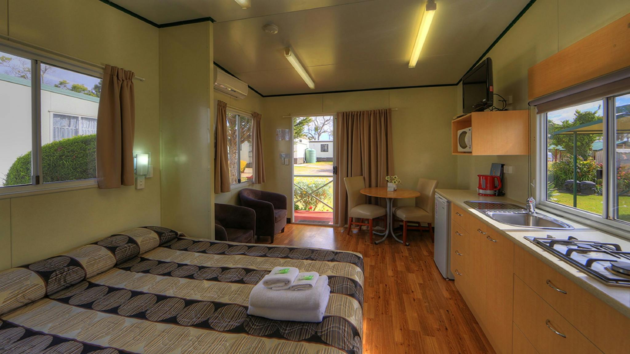 Cosy Spa Villa with queen bed in open plan room at BIG4 Toowoomba Garden City Holiday Park Cosy Spa Villa with queen bed in open plan room at BIG4 Toowoomba Garden City Holiday Park