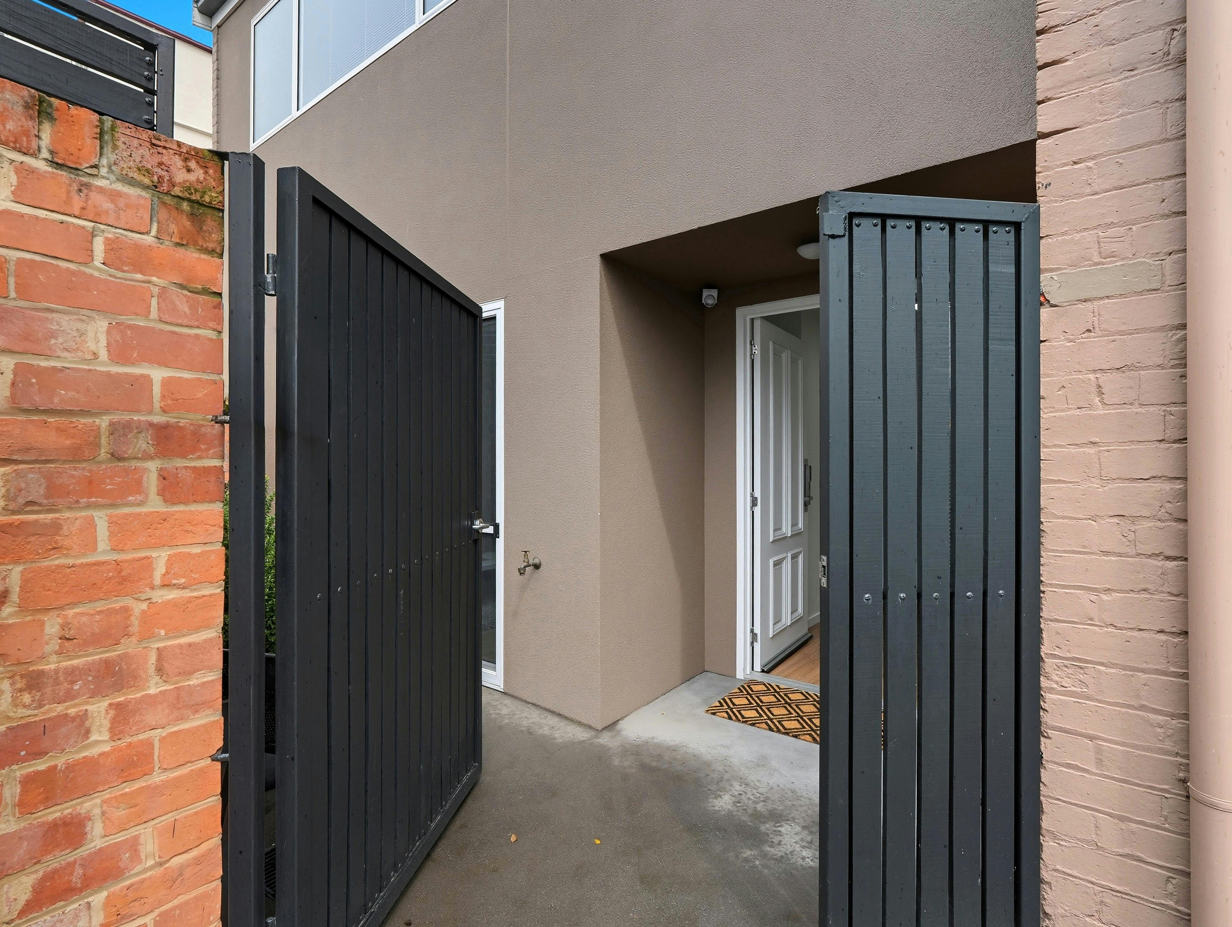 Private entrance to Hobart Cityscape Apartment 2 Pascoe