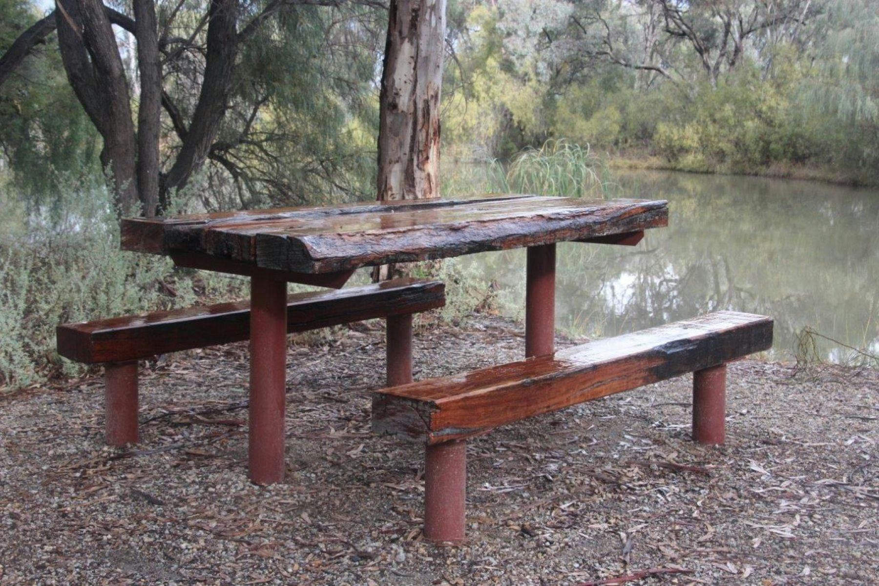 블레이크 식물원 보호구역의 피크닉 벤치