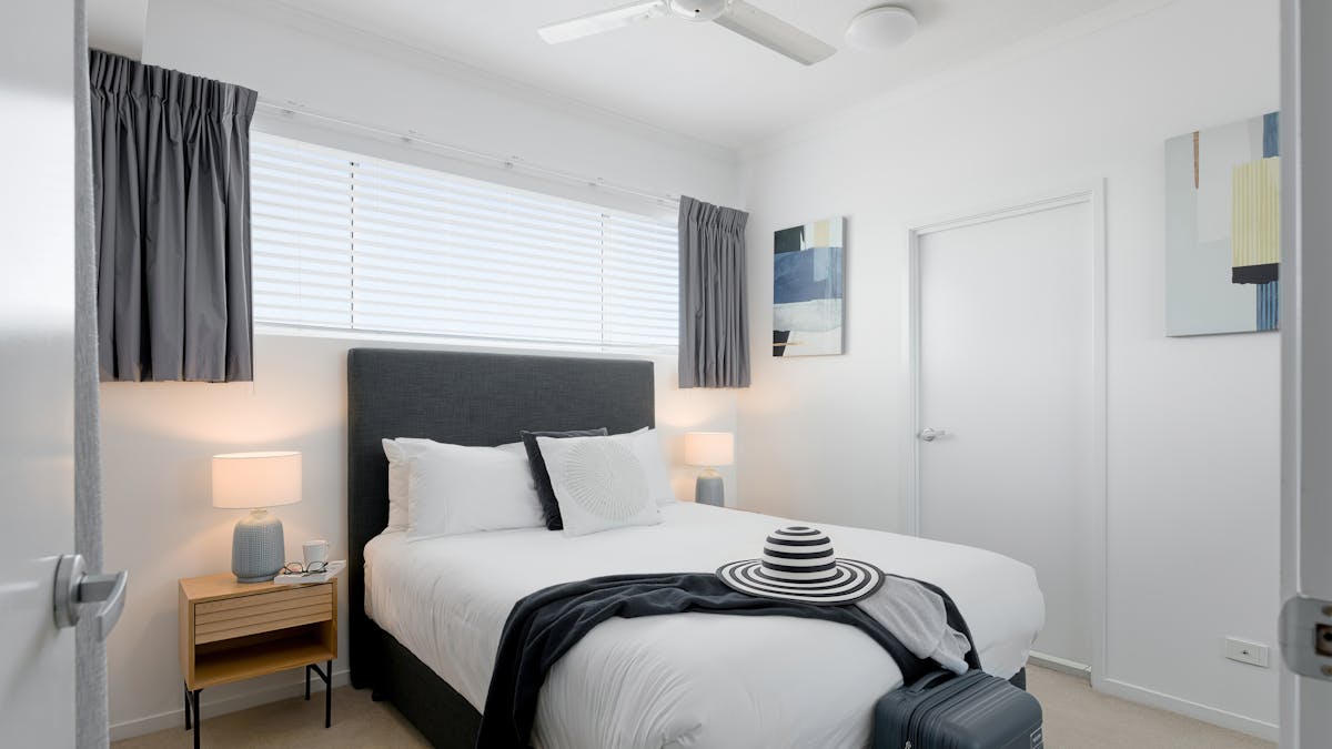Master Bedroom with Ensuite Master Bedroom with Ensuite
