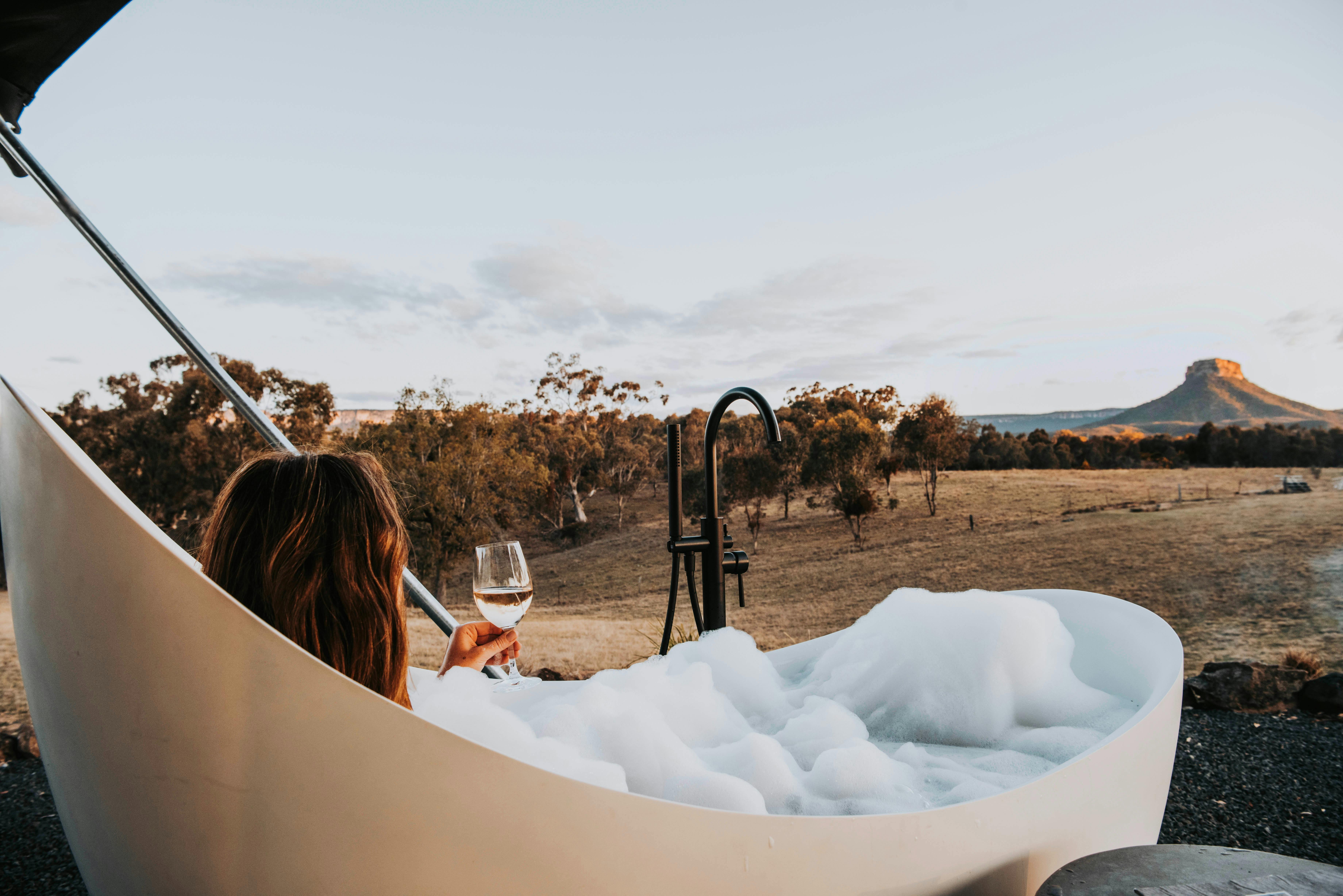 Outdoor Bath: Nestled in the Heart of Capertee Valley