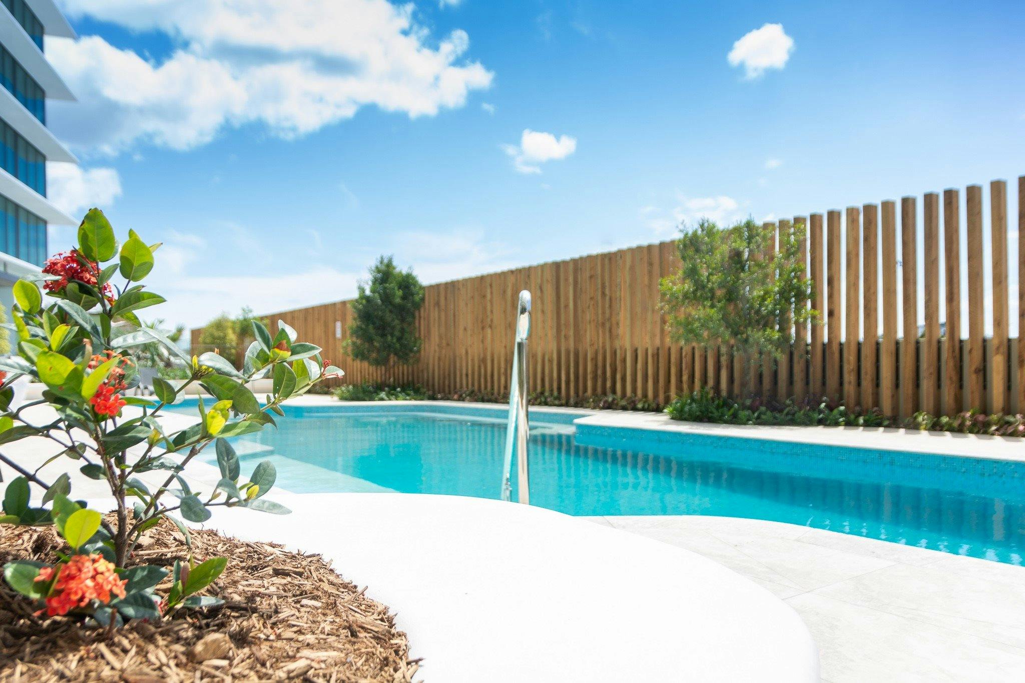 25m resort style pool