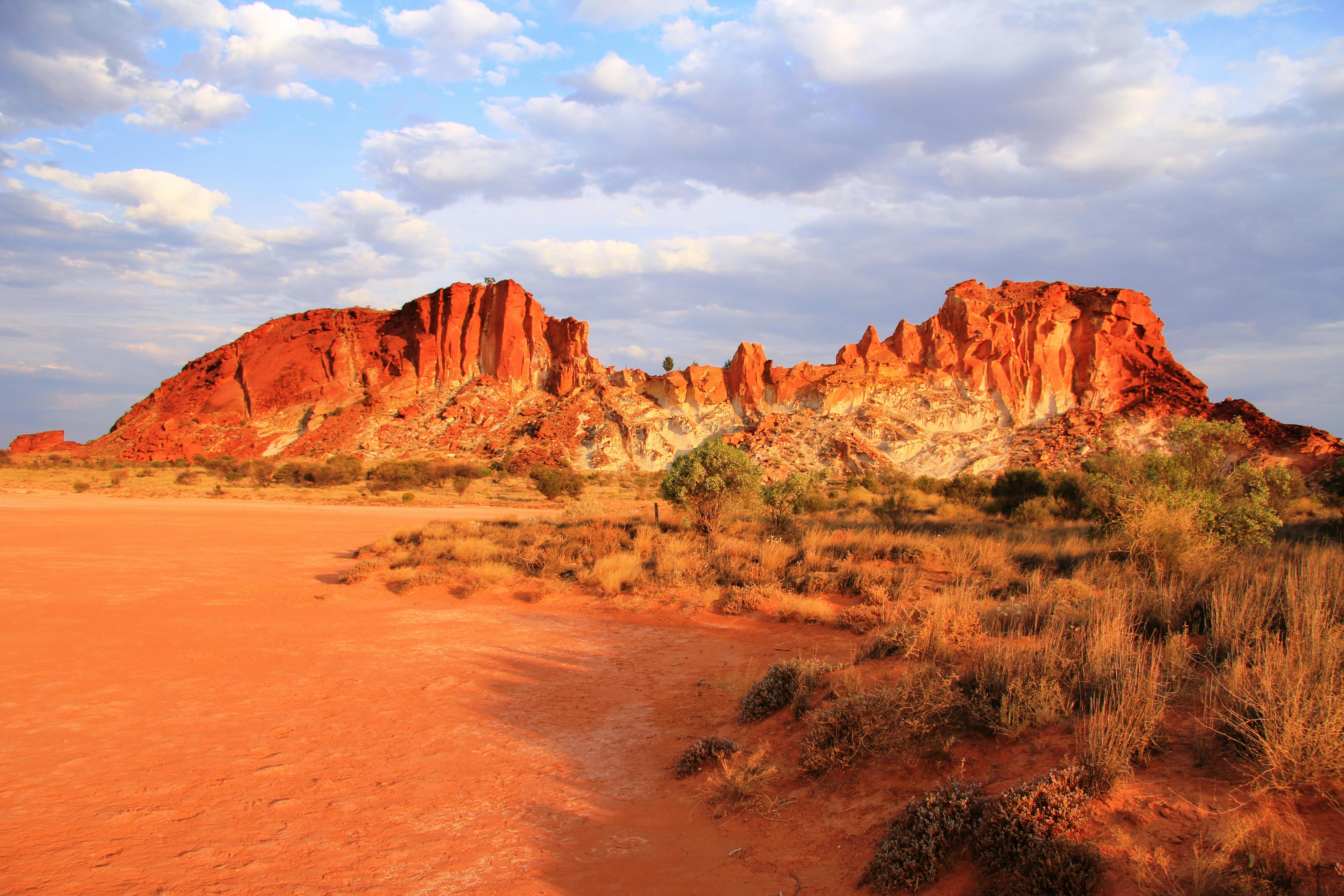 Rainbow Valley & Chambers Pillar Tours