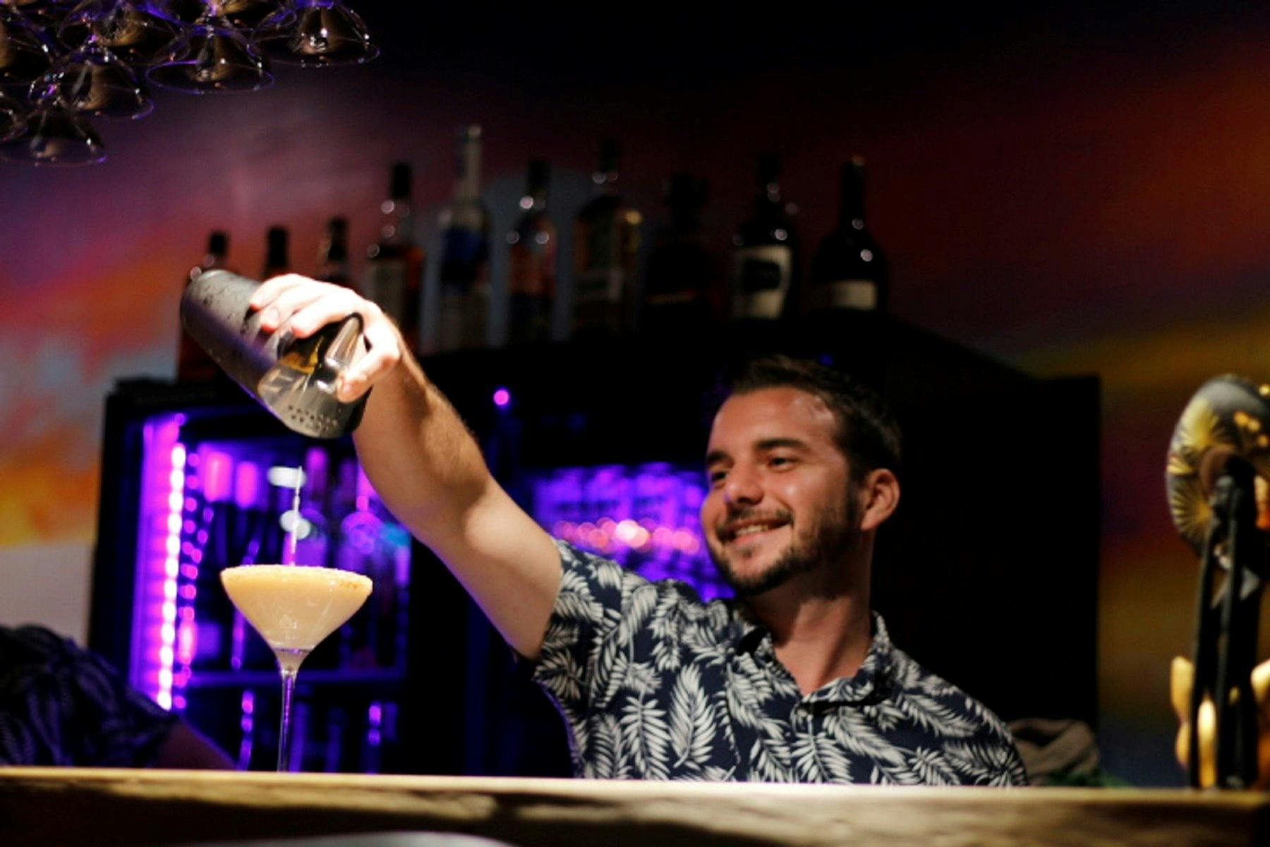 Dom’s Bar & Lounge