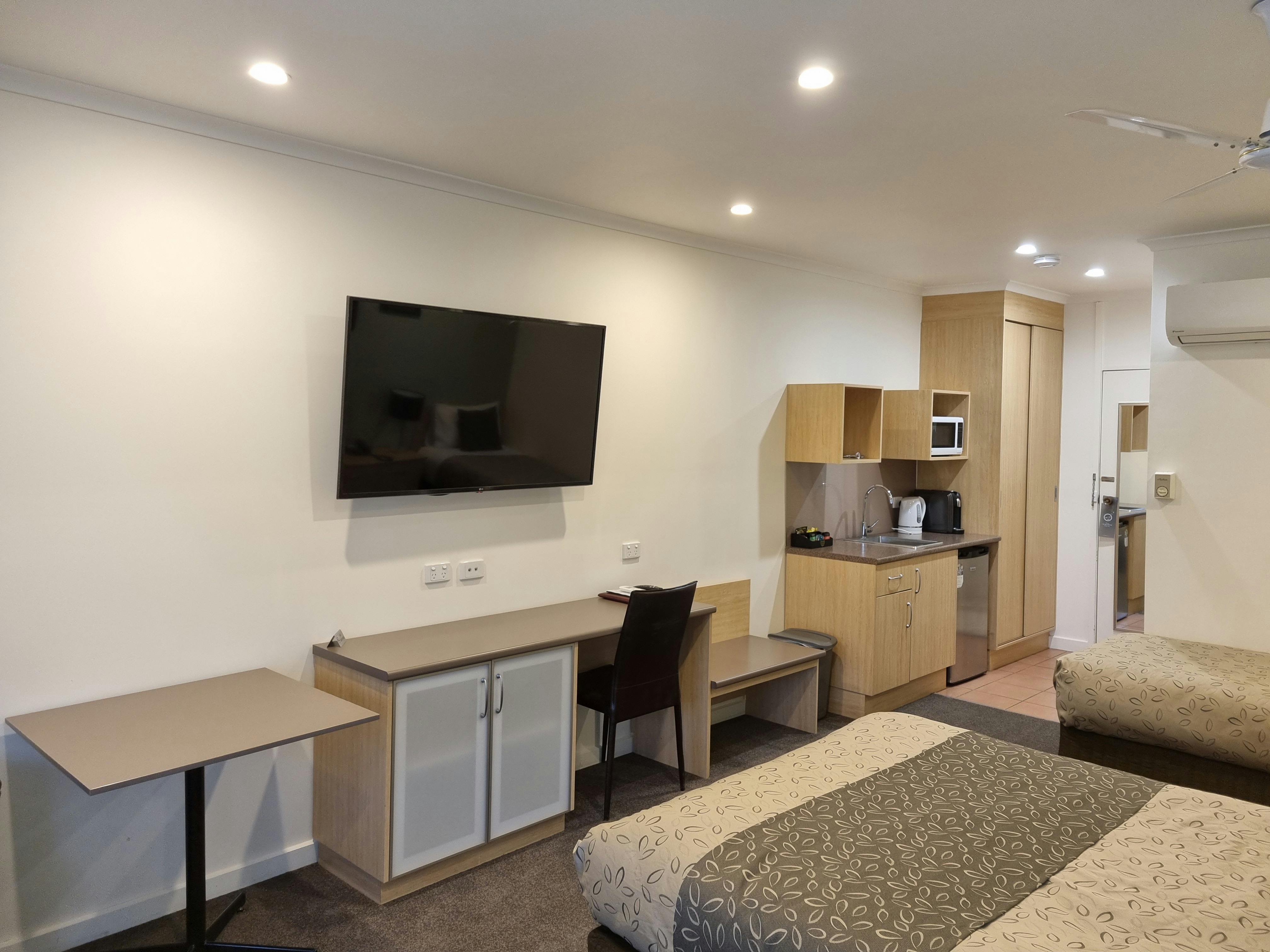 Smart TV, desk and dining are