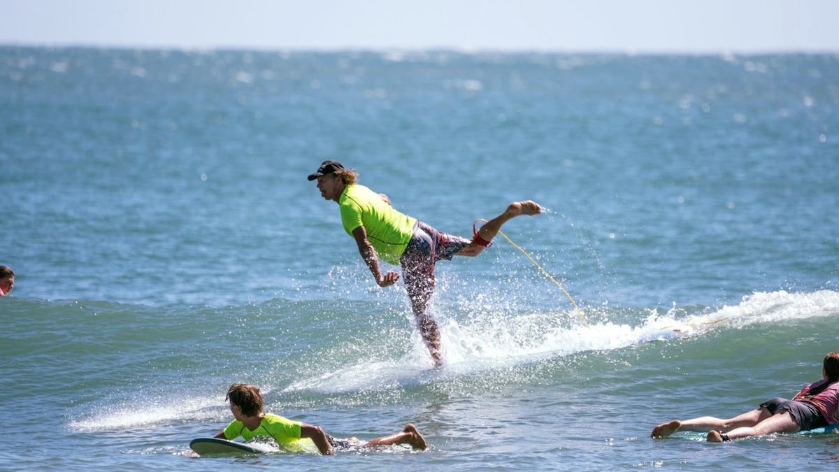 Coach surfing on one leg