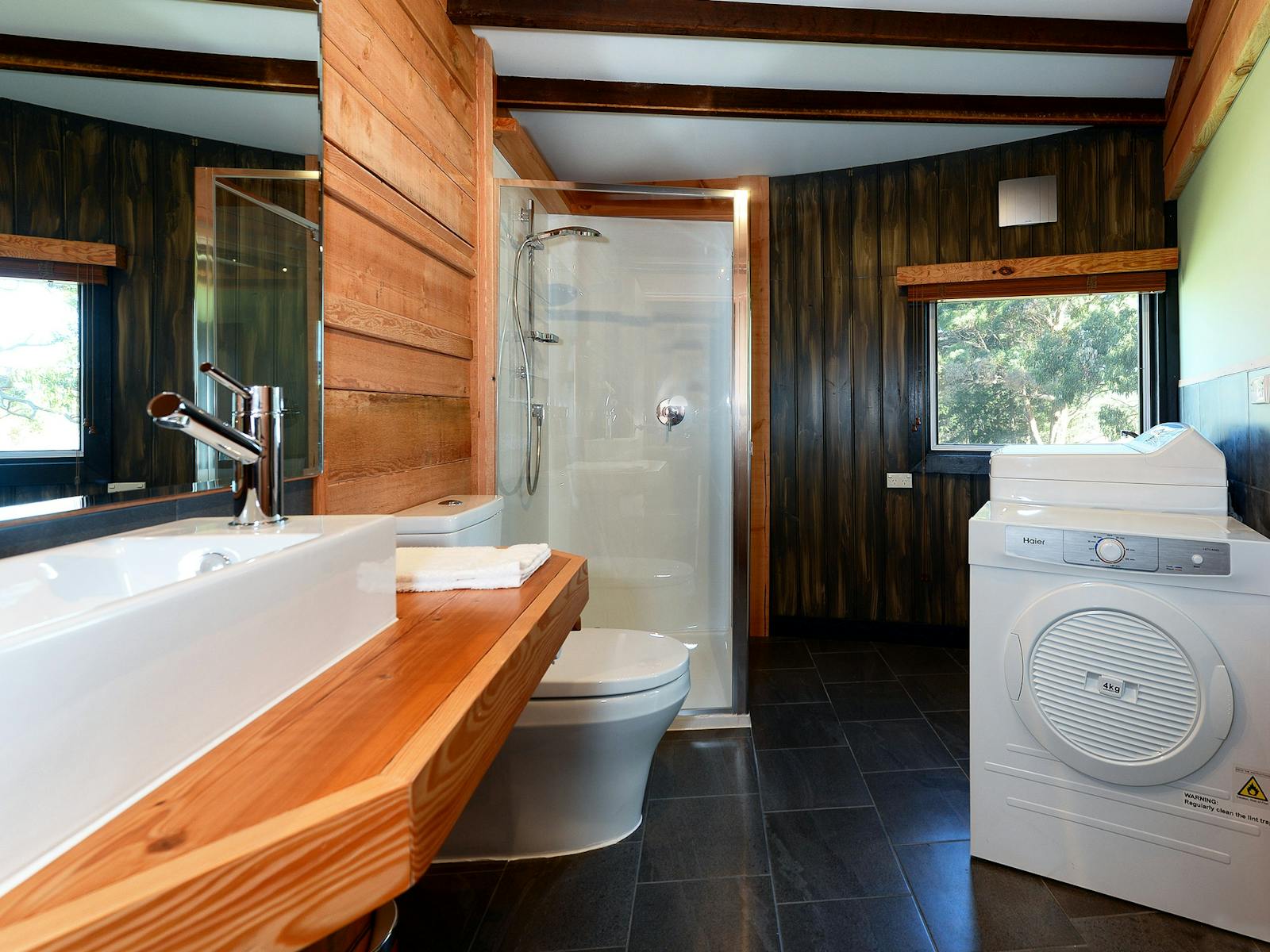 Taylors Bay Cottage:  bathroom and laundry facilities.