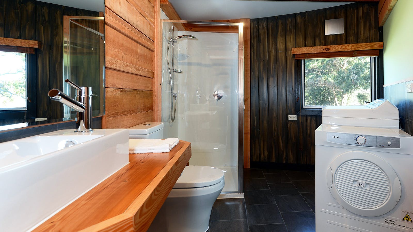 Taylors Bay Cottage: bathroom and laundry facilities.