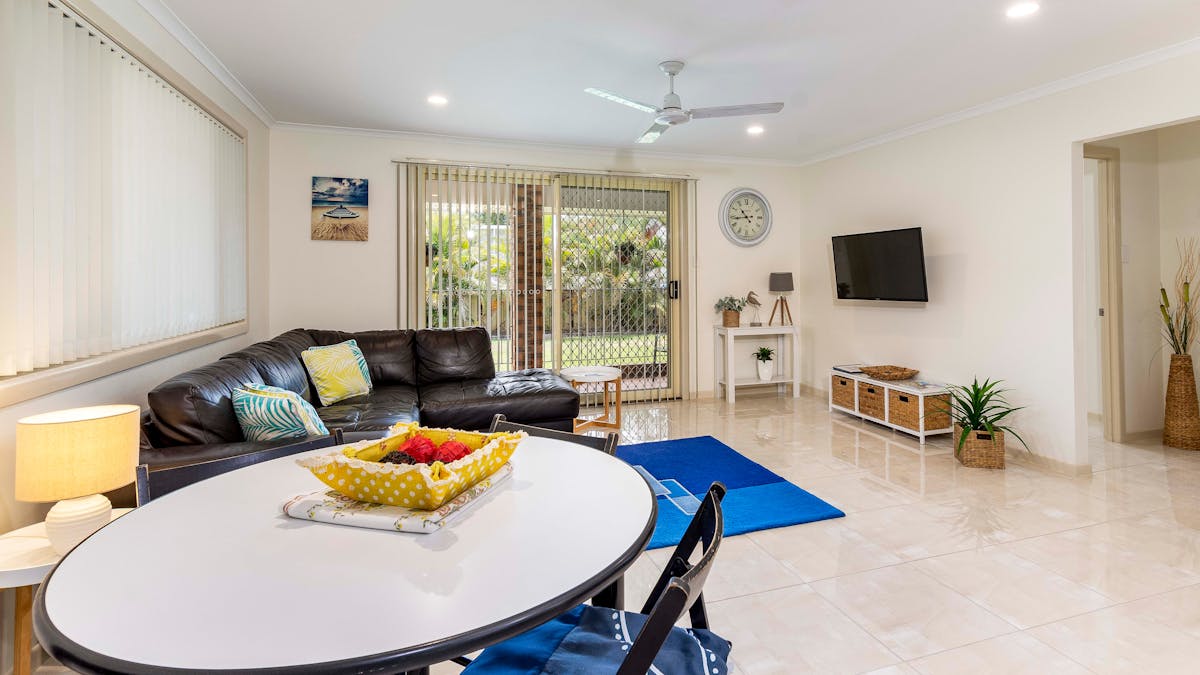 Dining and lounge