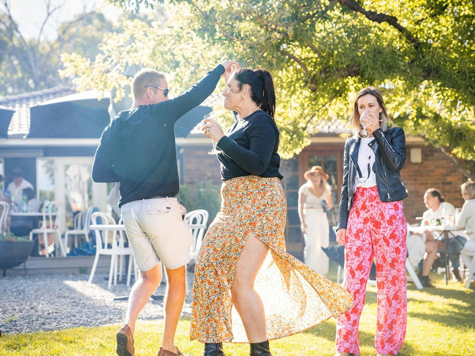 couple dancing in gardens at Stockman's Ridge Wines