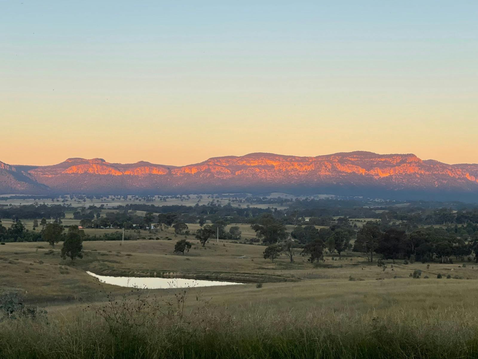 180 degree view of the Capertee Valley Escarpment
