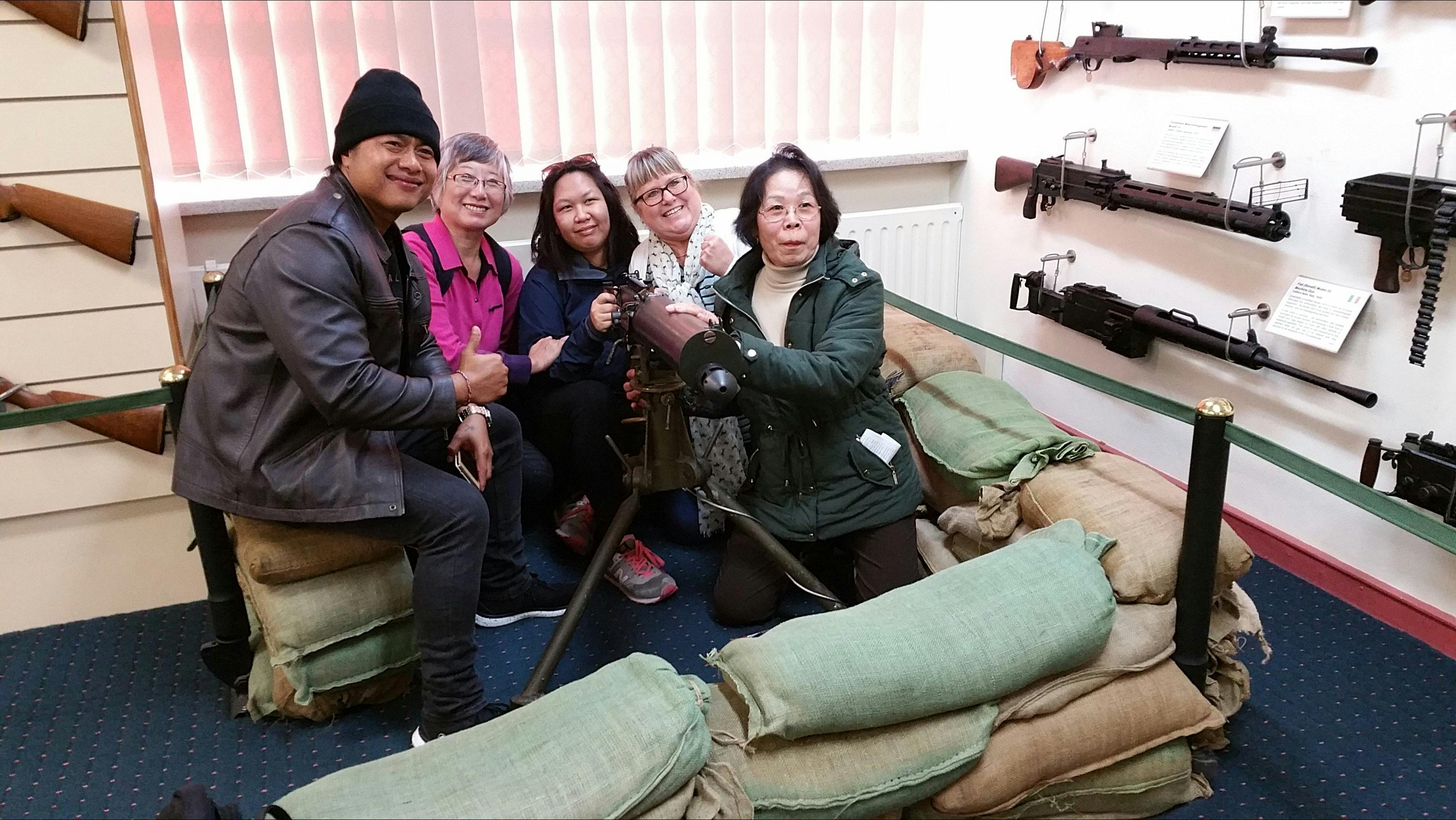 Photo opportunity with the Vickers gun