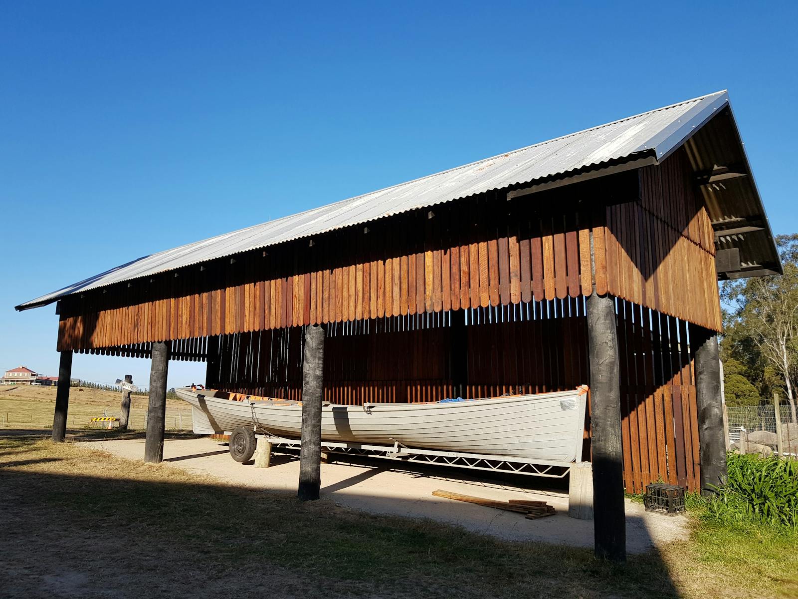 복원된 홍수 보트는 방문객에게 홍수 시대의 Hawkesbury에 대한 통찰력을 제공합니다.