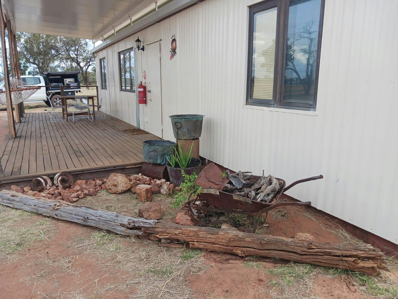 Merino Cabin garden and deck, Charlotte Plains, Outback Queensland