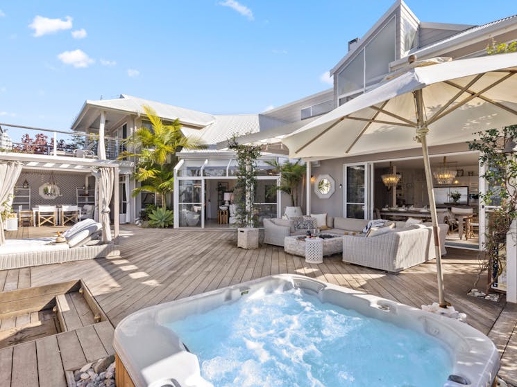 Front deck with spa and fire-pit