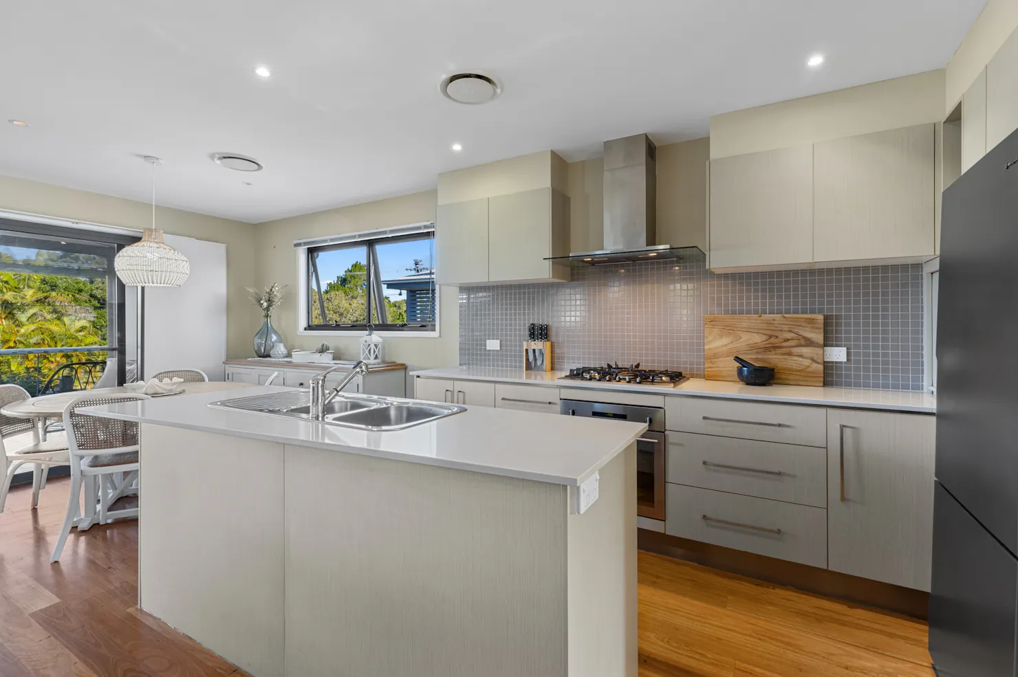 Kitchen with dishwasher, gas cooking & coffee machine