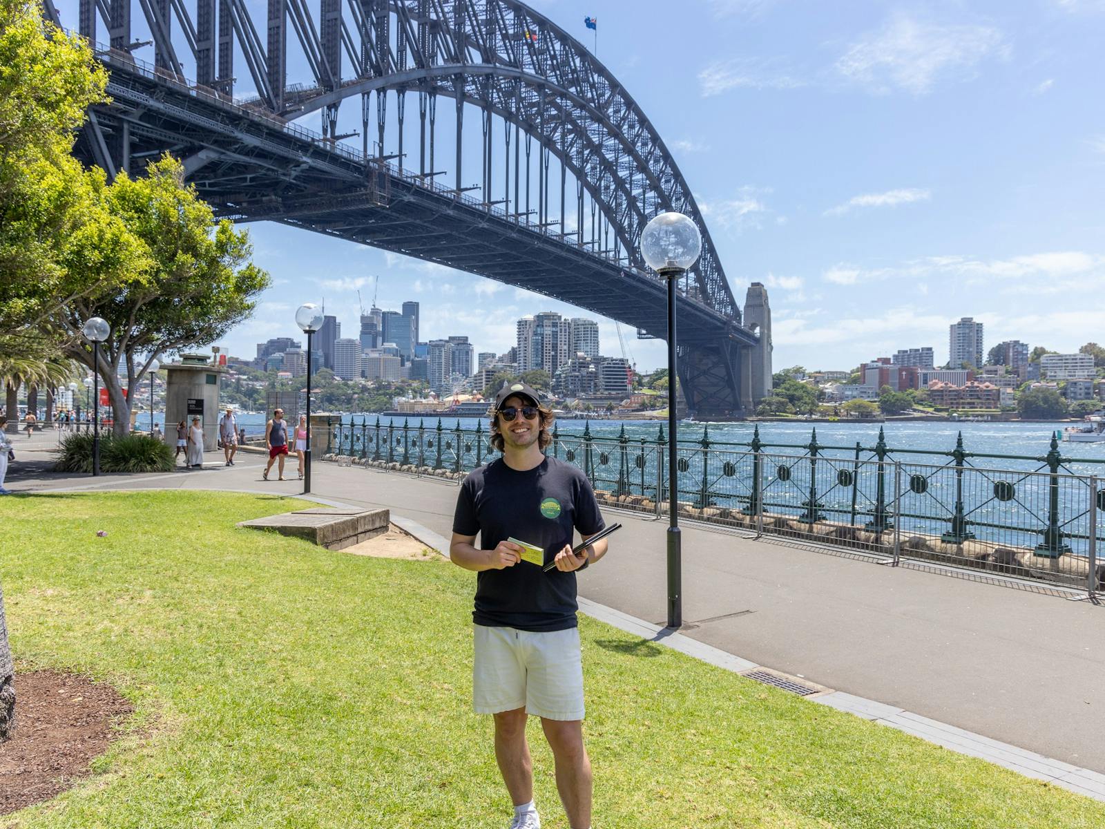 무료 시드니 역사 도보 투어의 Australiana 투어 가이드