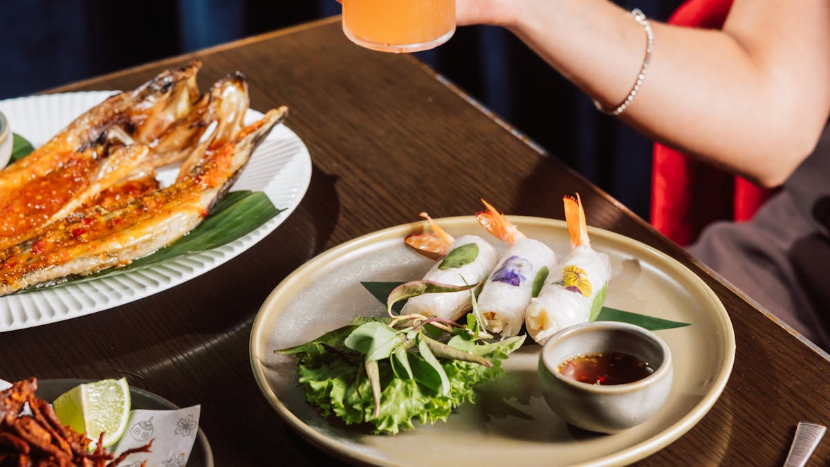 KING PRAWN RICE PAPER ROLL