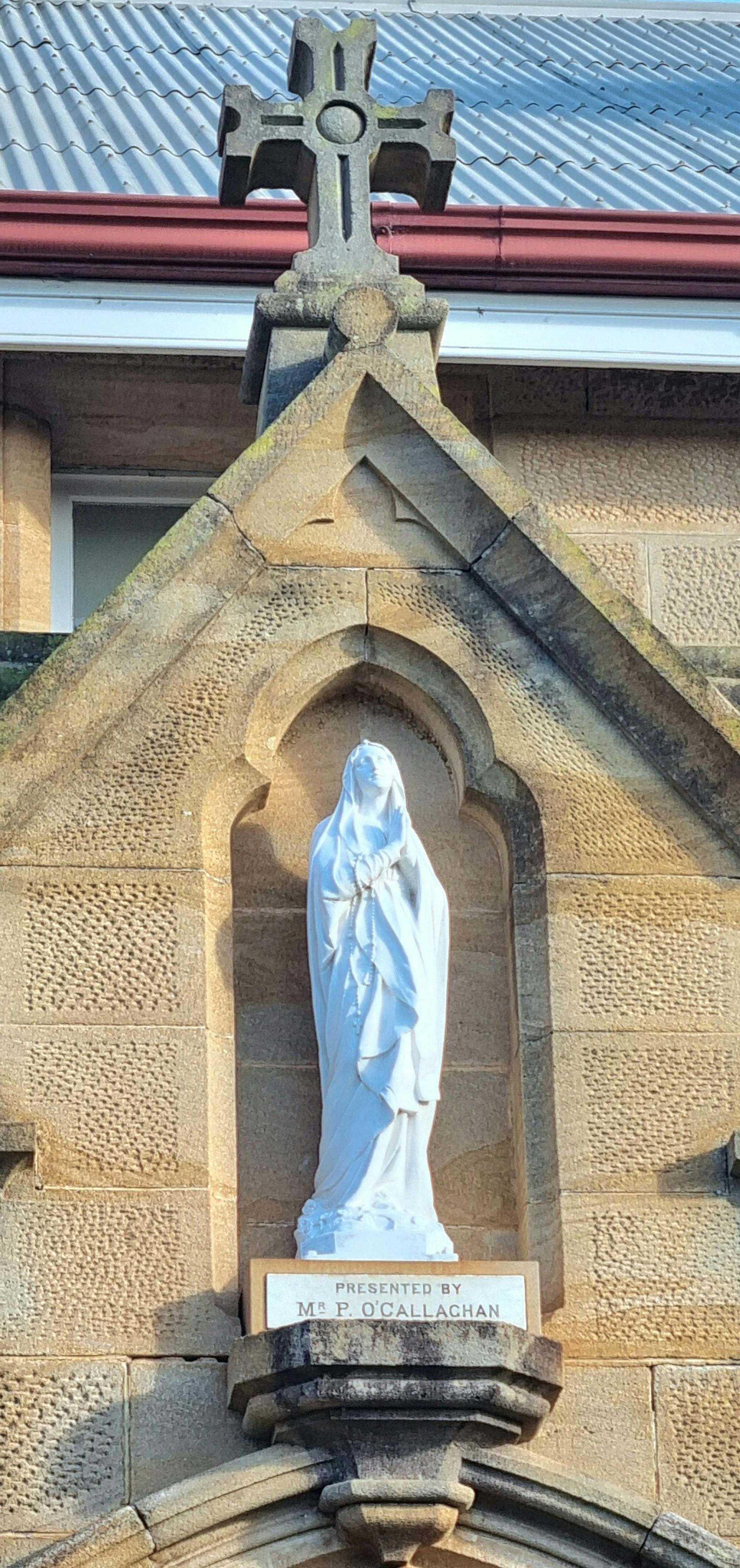 Frédéric Auguste Bartholdi, who designed the statue of Liberty, has 2 statues at the Abbey