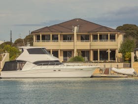 Pontoon & apartments a and b