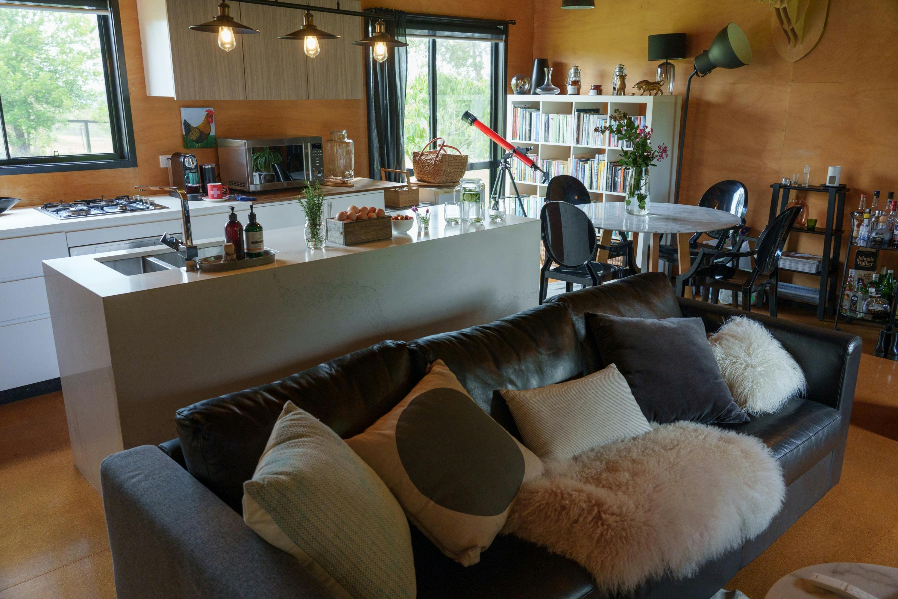 Near Wisemans Ferry, Peats Ridge, Hawkesbury River & Newcastle. For families & romantic getaways