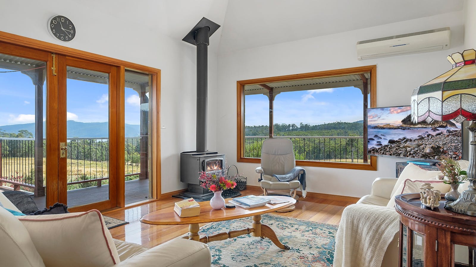 Manfield Country Bruny Island-Living area