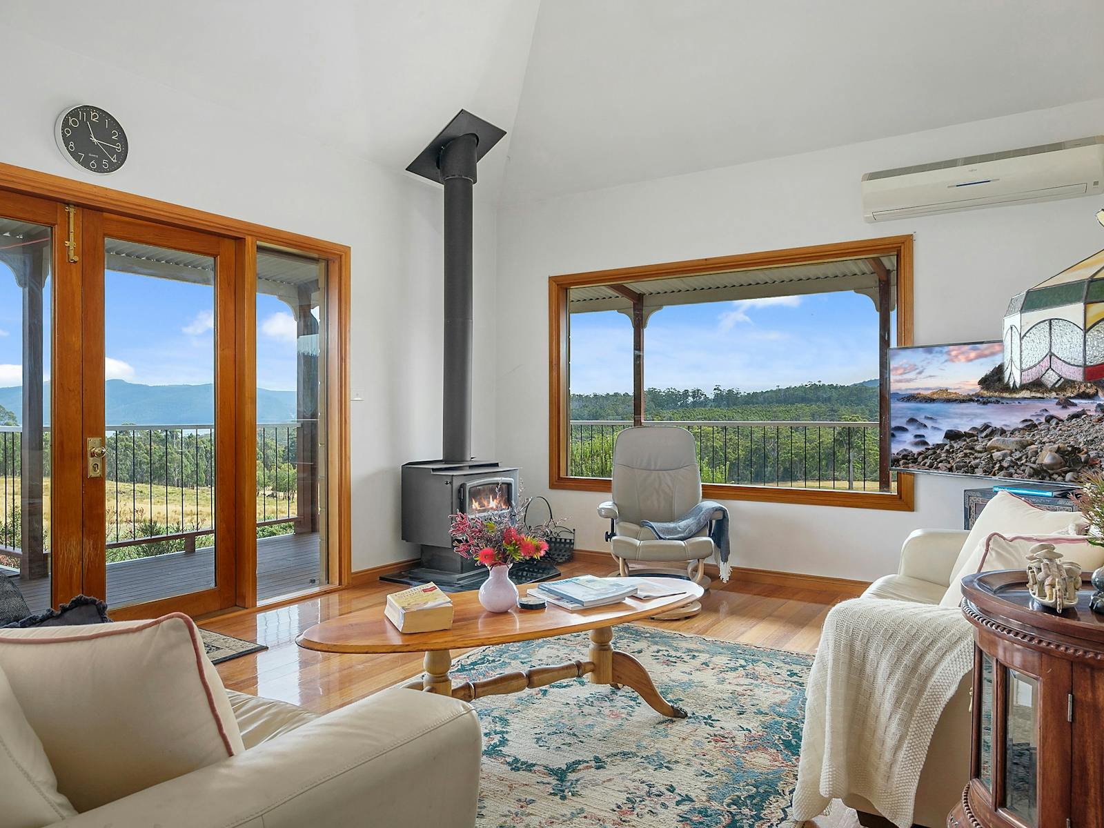 Manfield Country Bruny Island-living area