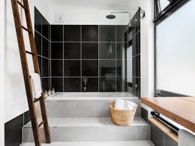 Karawatha Cottages - Unwind Cottage bathroom with bathtub rainwater shower combination