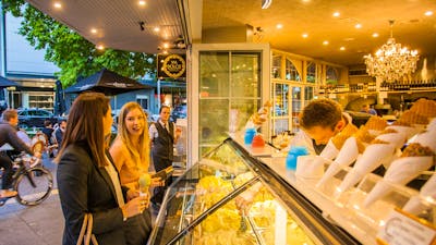 Young women getting gelati