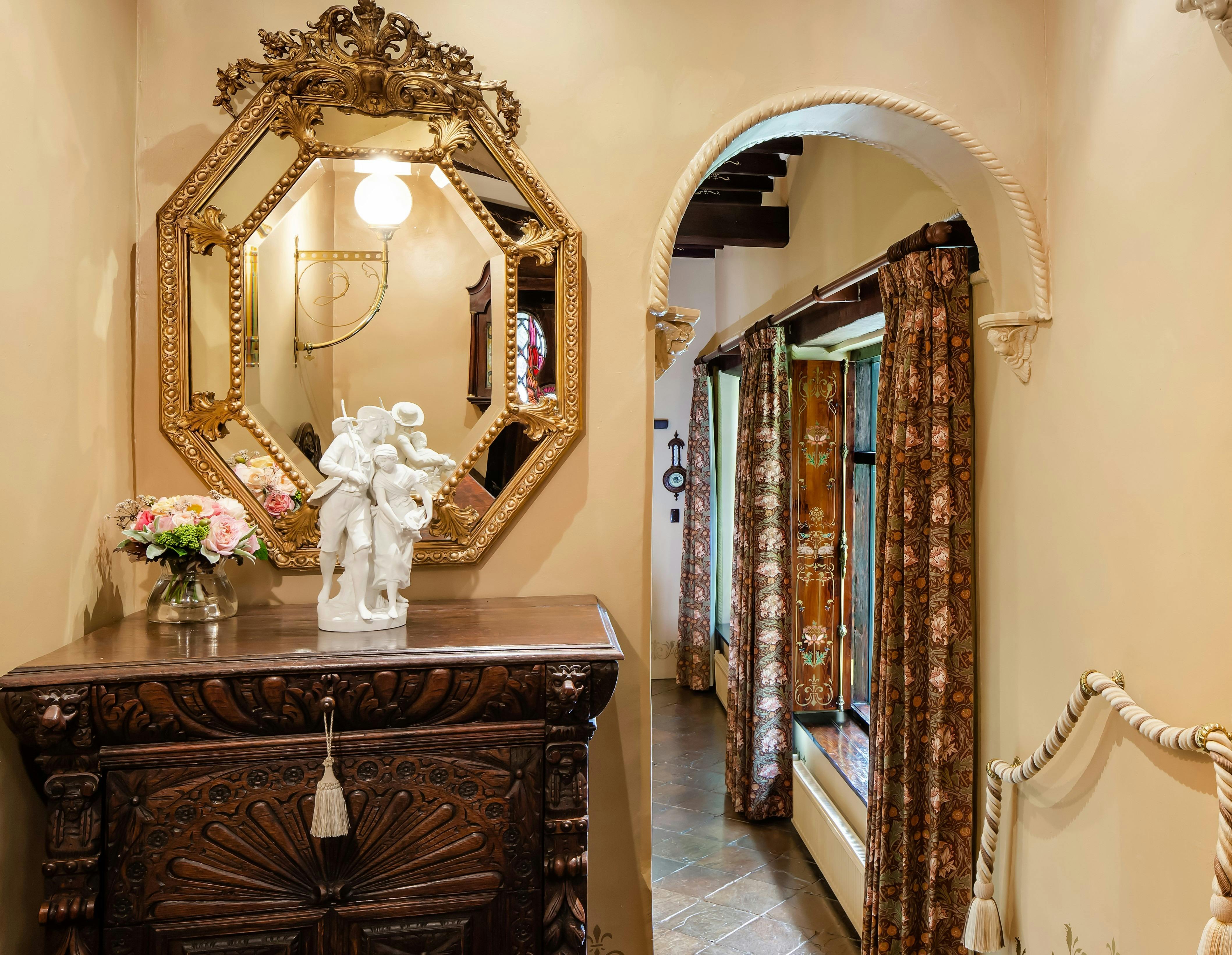 Entry to Kings Chamber