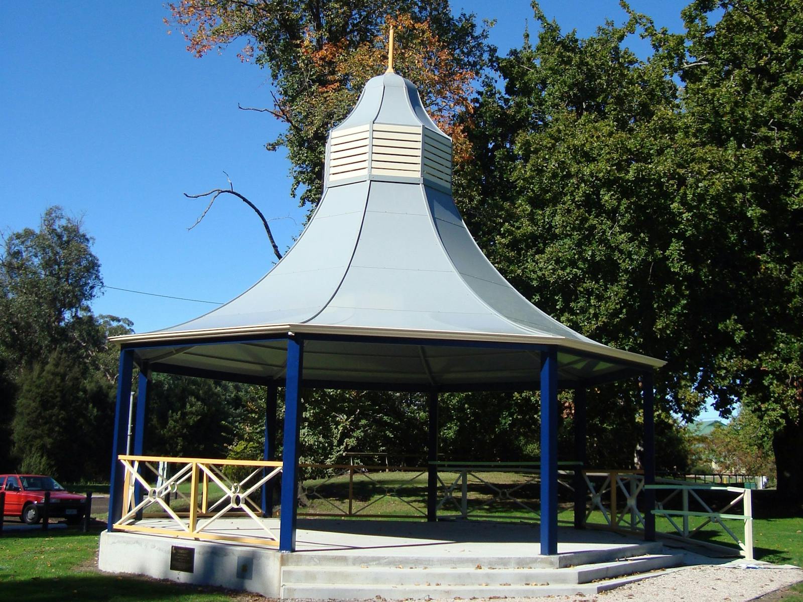 Bells Parade, Latrobe