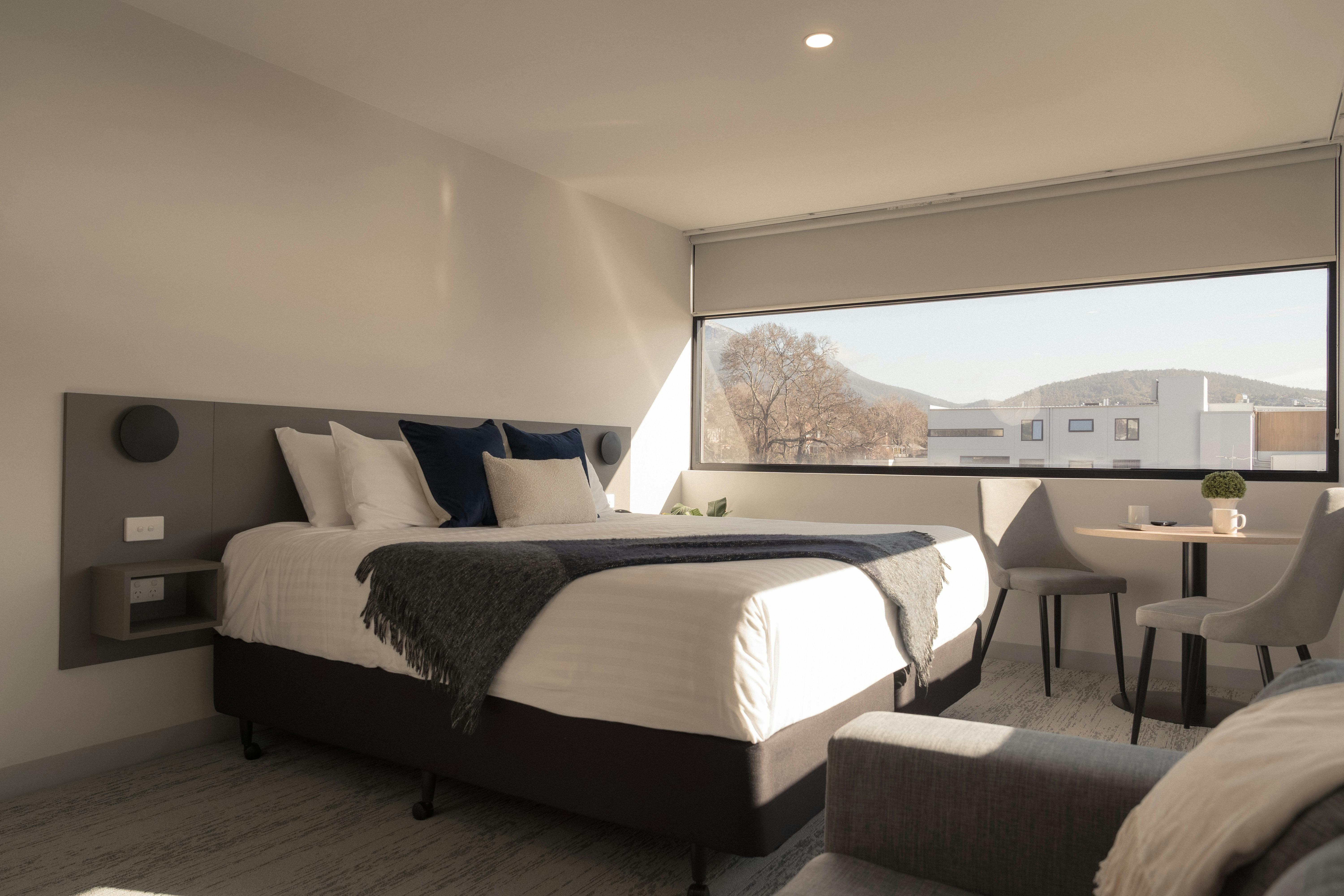 Deluxe Waterview King image