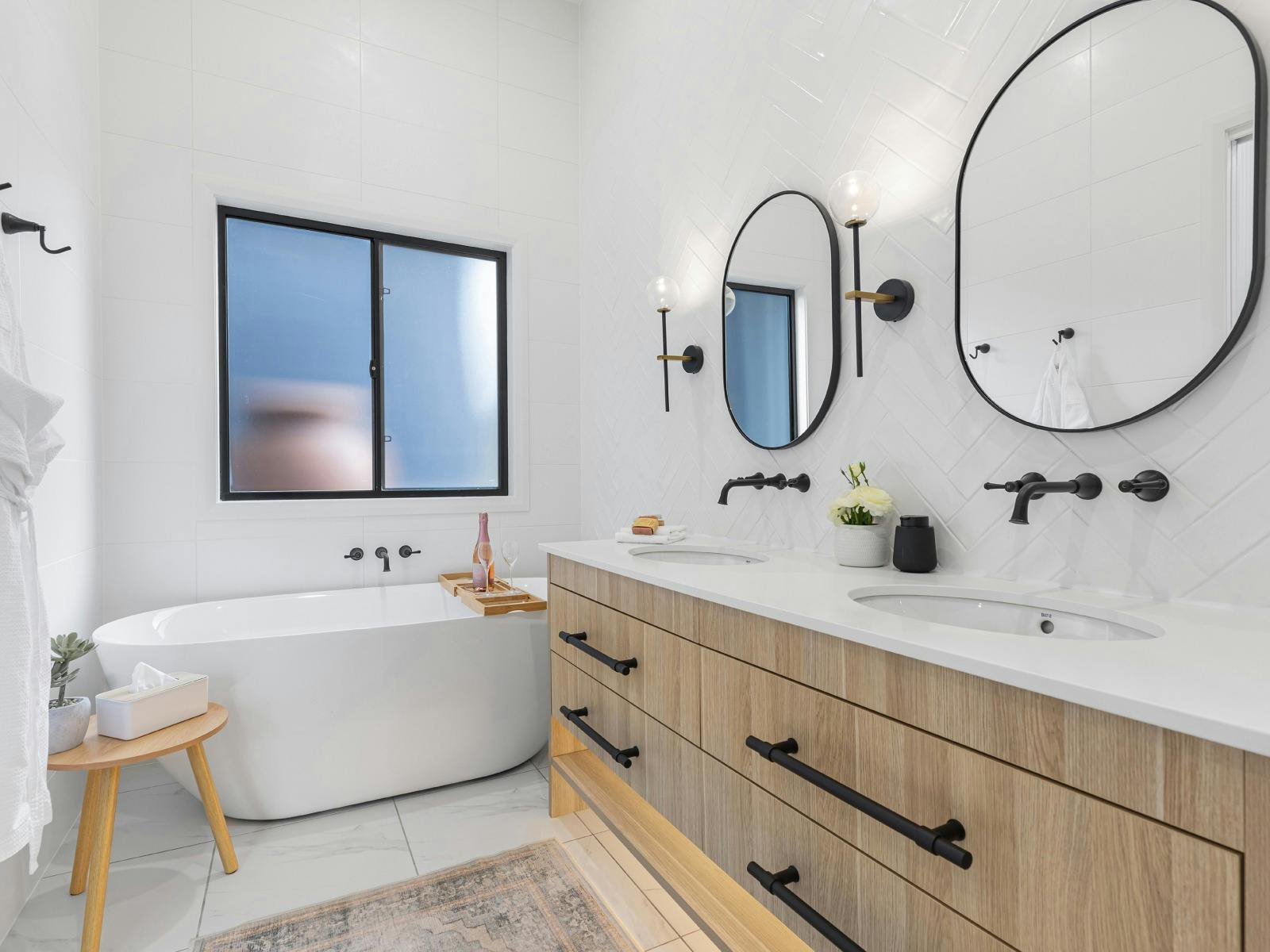 Fore Seasons 主浴室設有浴缸