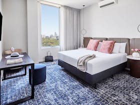 Adina Apartment Hotel bedroom