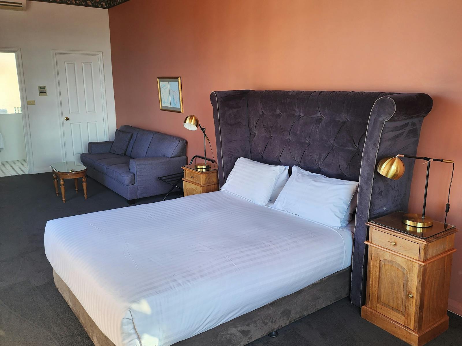 Queen Heritage Room