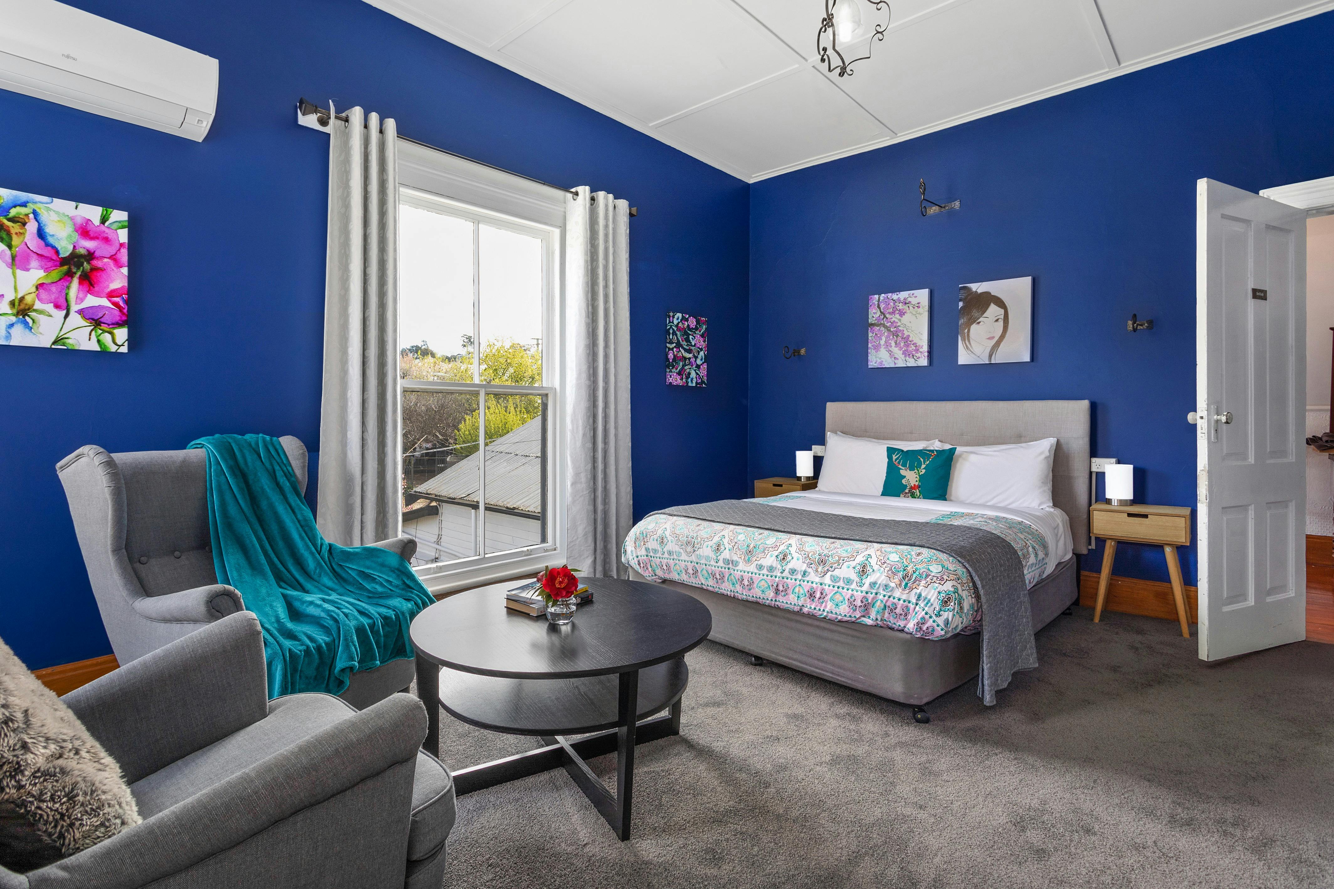 "Delilah" - our Queen room