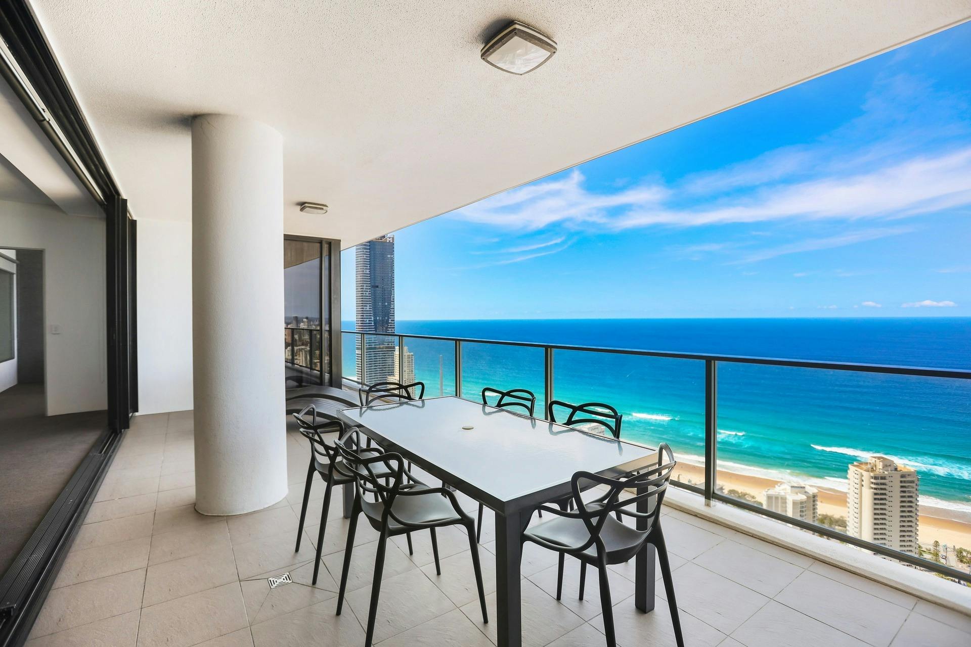 Family-Sized 4 -bedroom Sub-Penthouse with Stunning Ocean Views– Circle on Cavill Surfers Paradise
