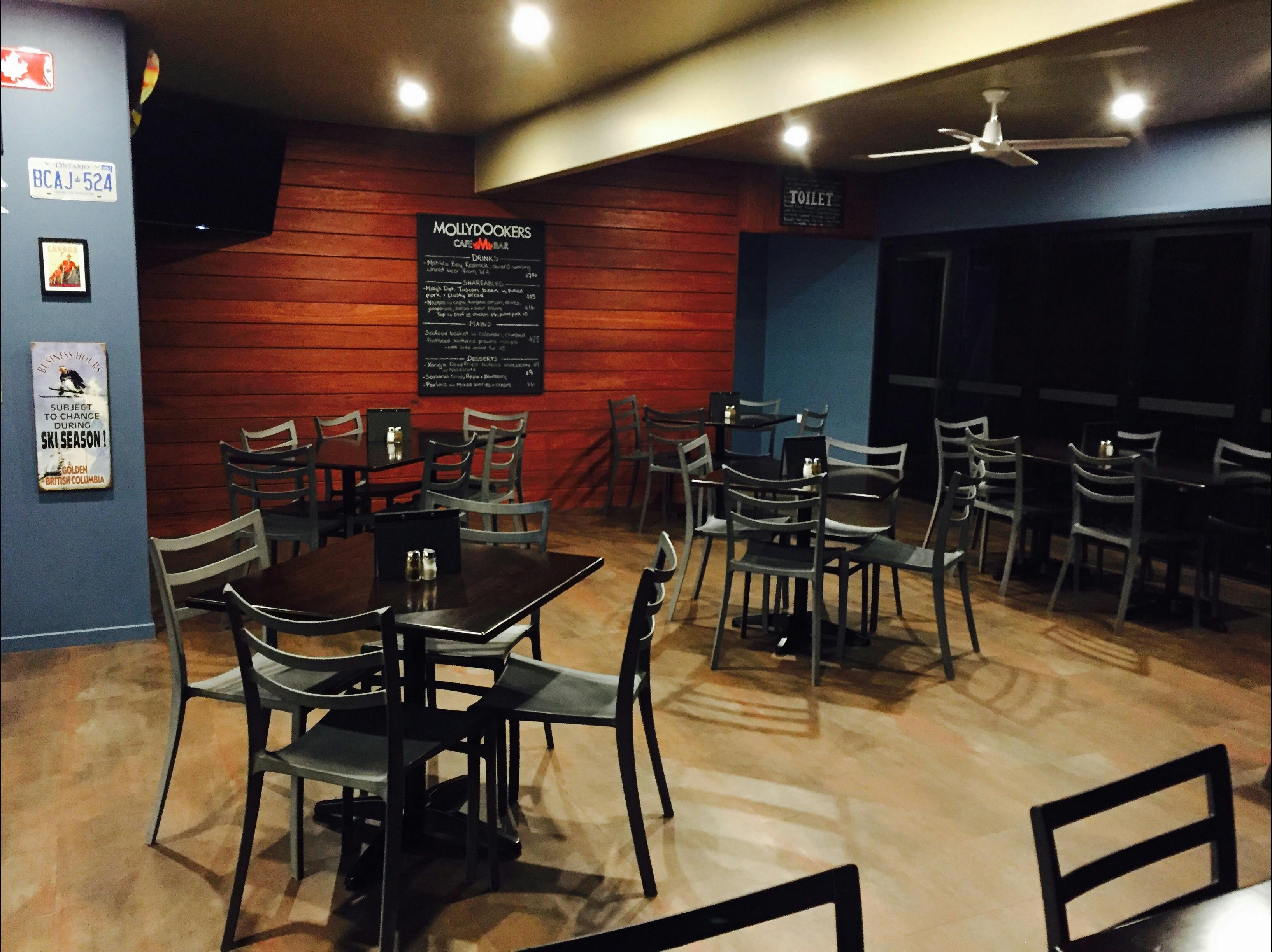 Friendly table service, good honest food and a wealth of local and international tourism information