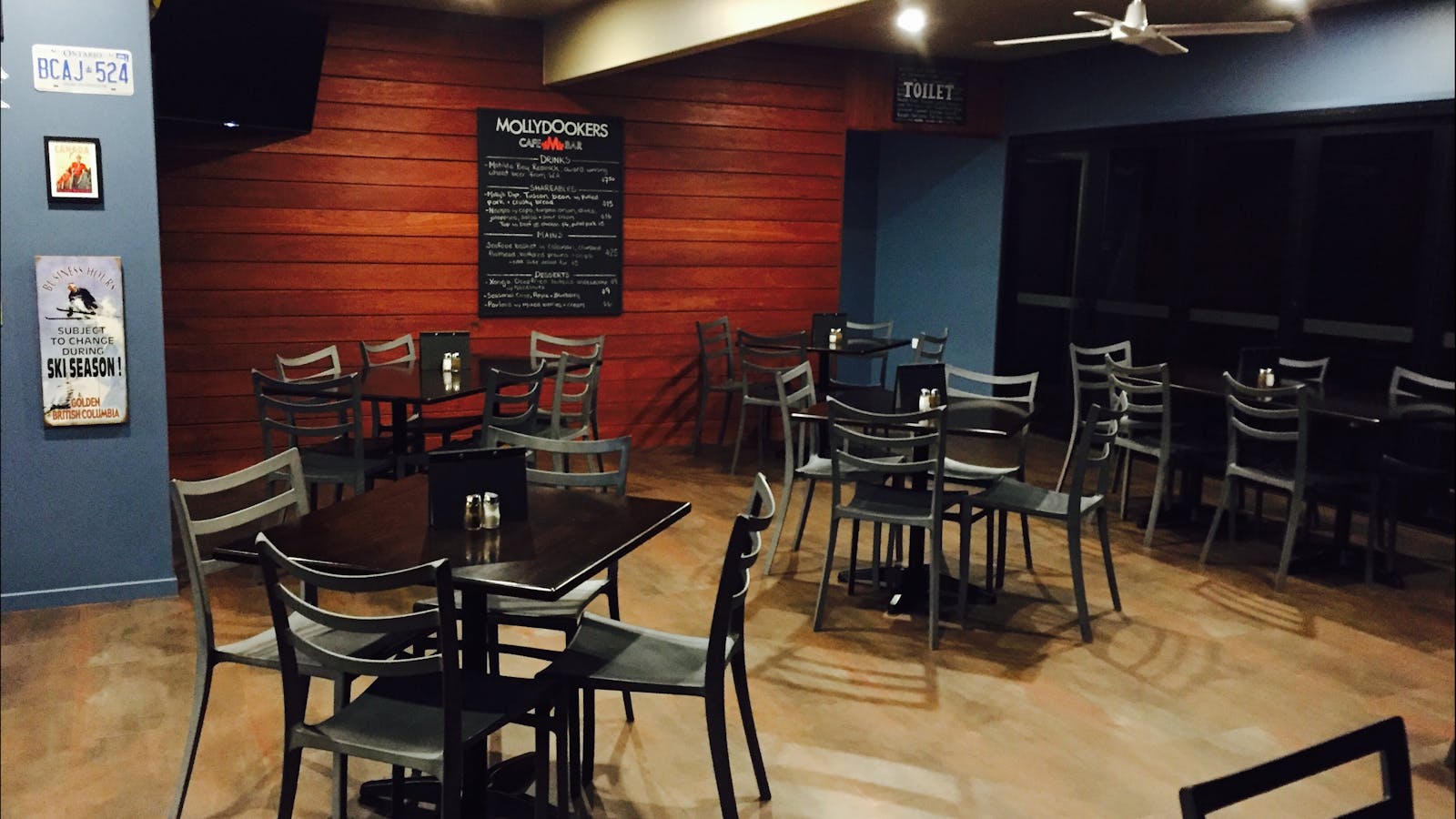 Mollydookers Cafe and Bar