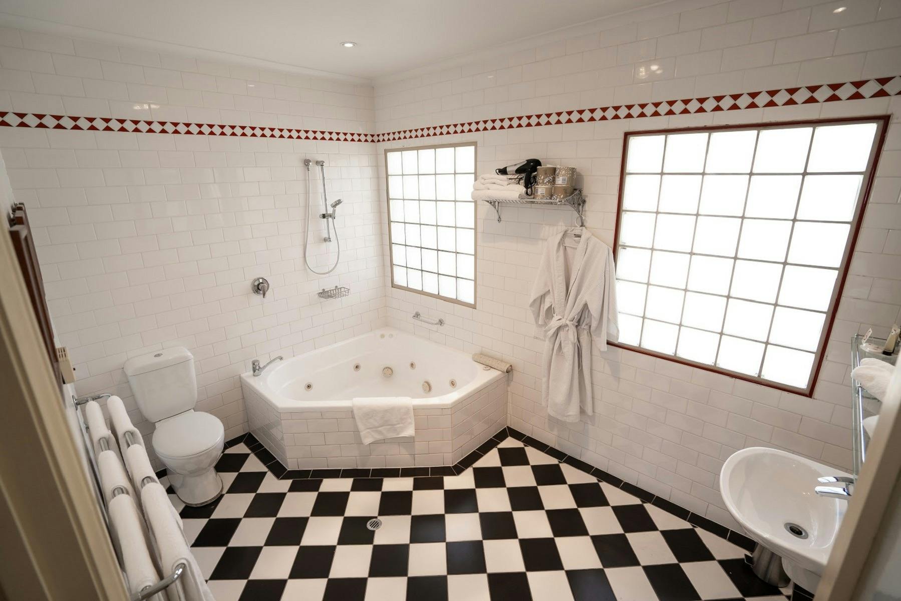 The Fire Station Inn - Fire Engine Suite Slider Image 7
