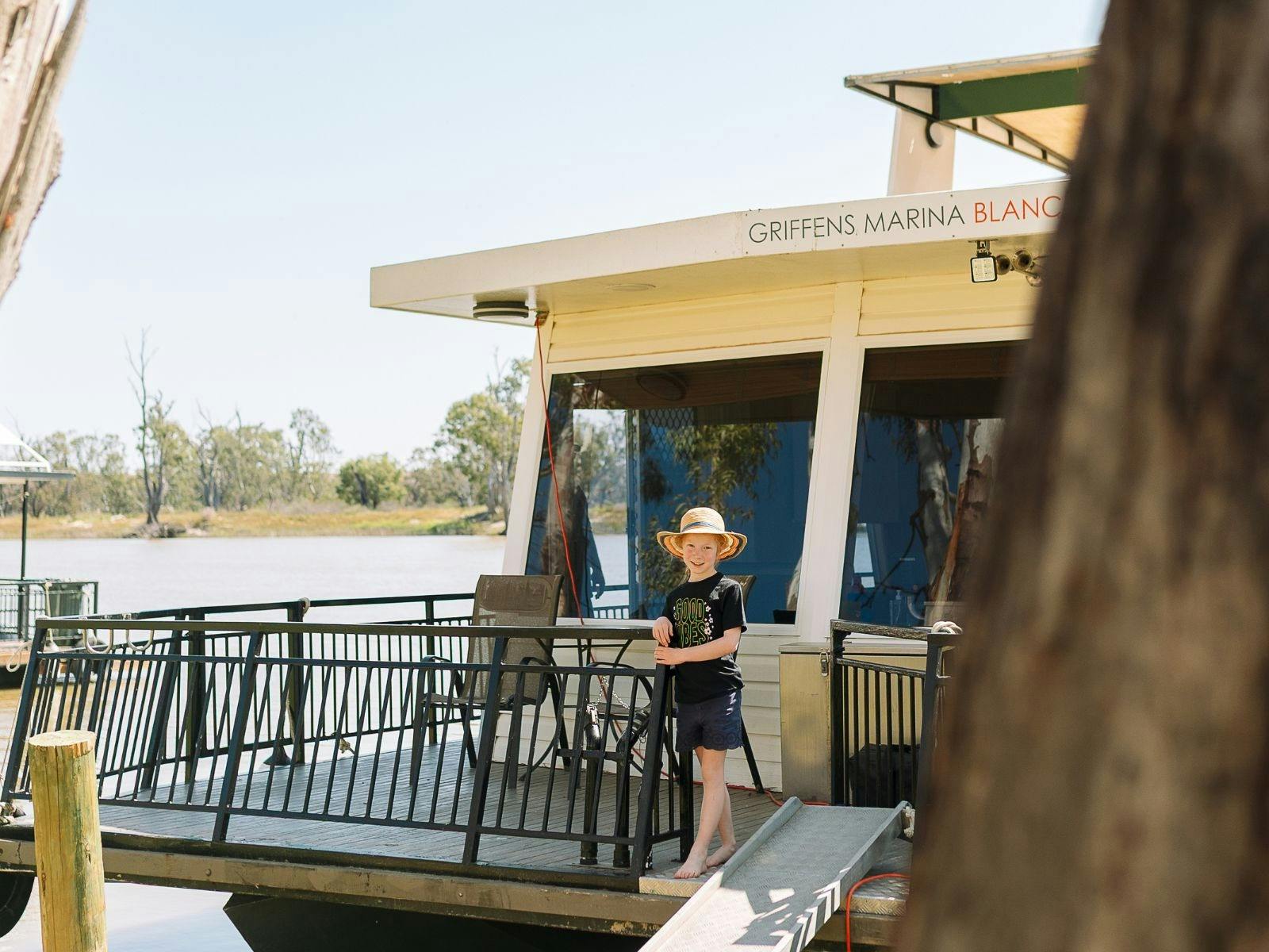 Griffens Marina Houseboats - Accomodation