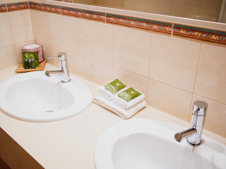 Mildura Inlander Resort Bathroom