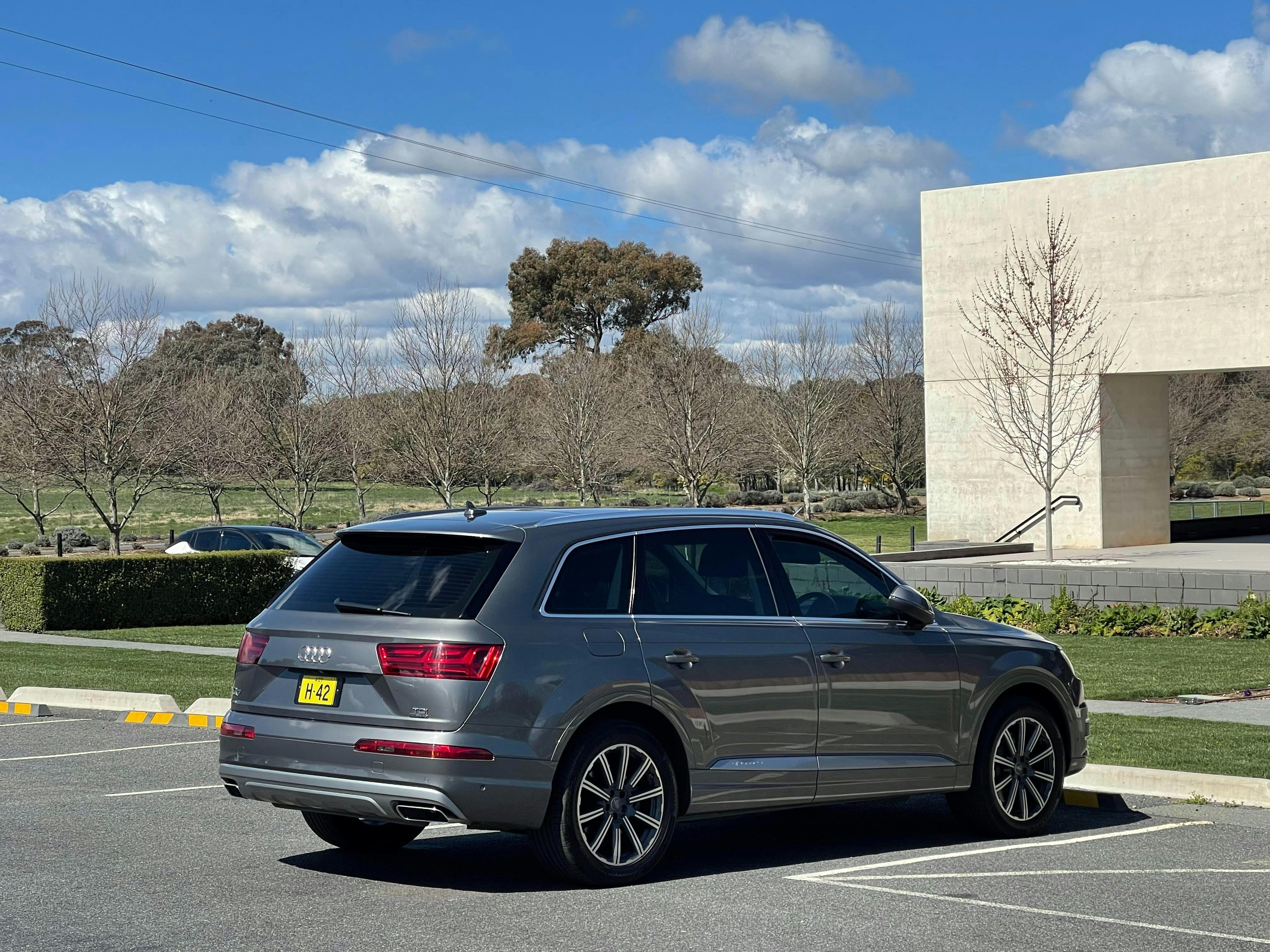 luxury and very comfortable SUV for 6 passengers