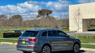 luxury and very comfortable SUV for 6 passengers