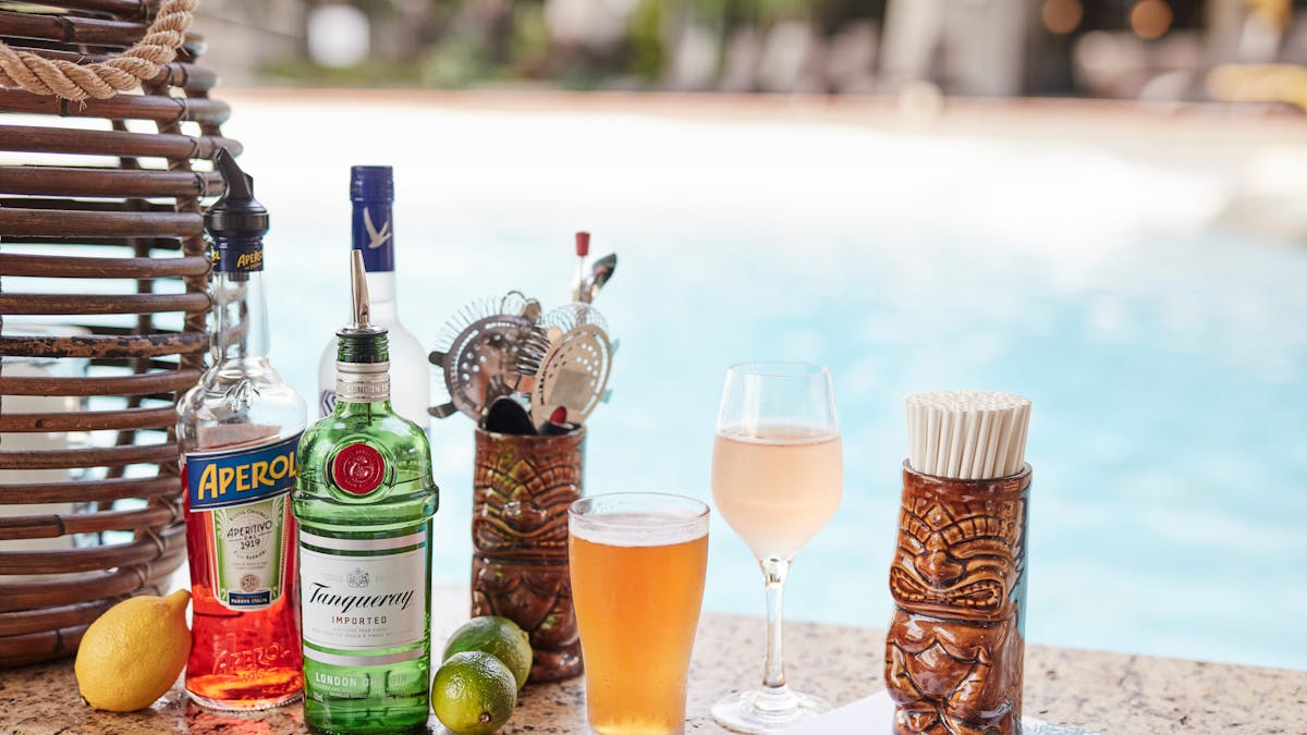 Pool Bar