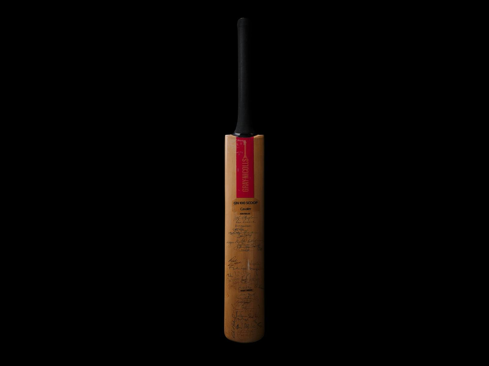 David’s Australian Tri-Series 1983–84 autographed cricket bat: Australia, Pakistan and West Indies t