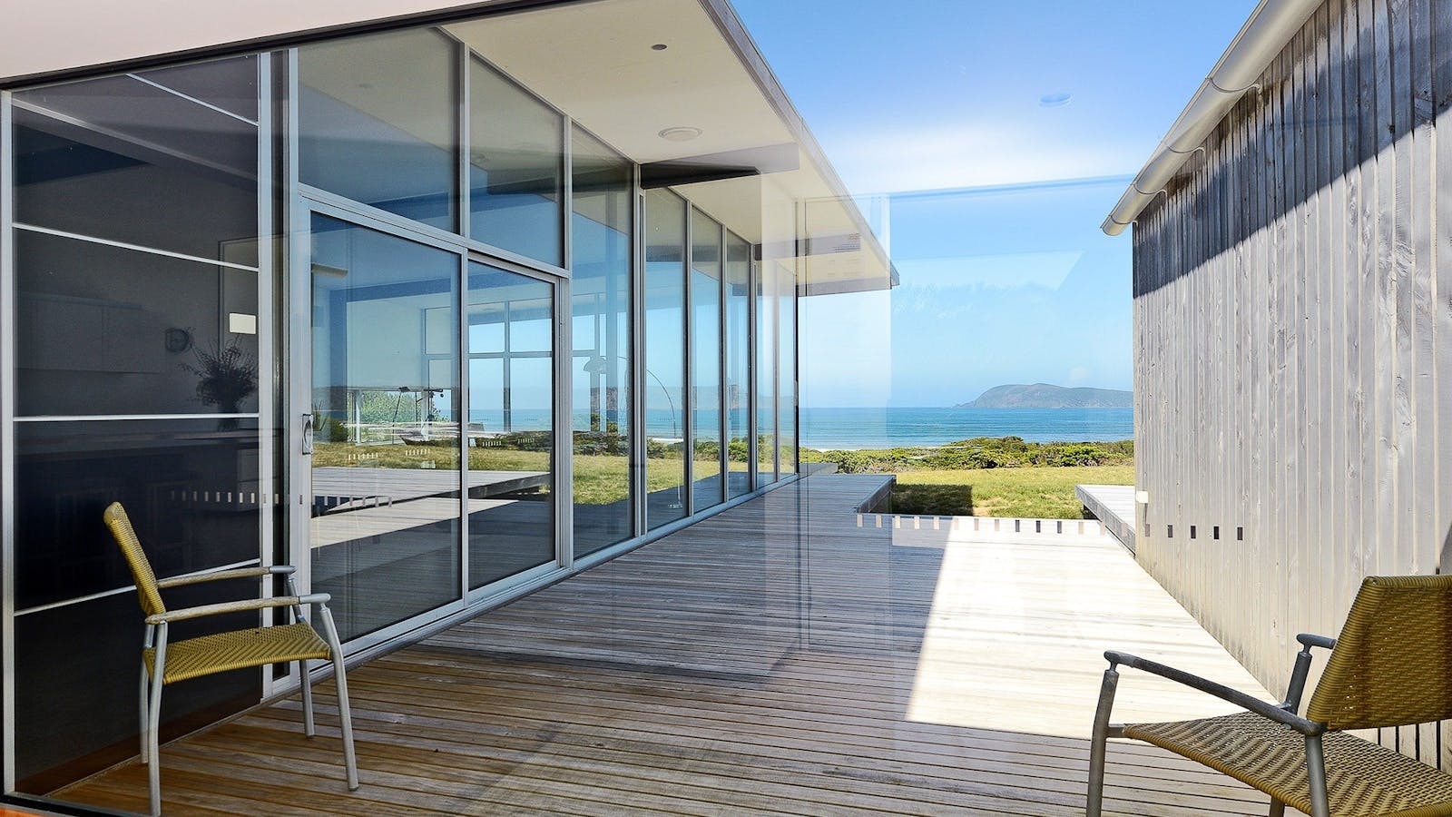Cloudy Bay Beach House - Hallway vista