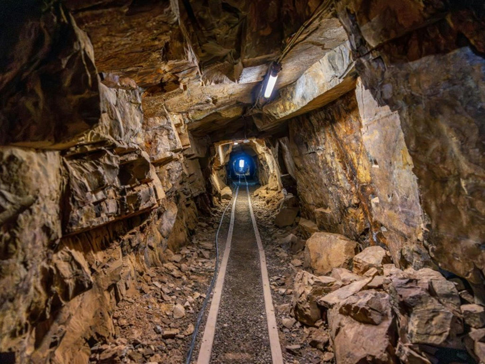 这是位于希尔恩德历史遗址的鲍德山旅游矿井内80米隧道的景象。照片：约翰