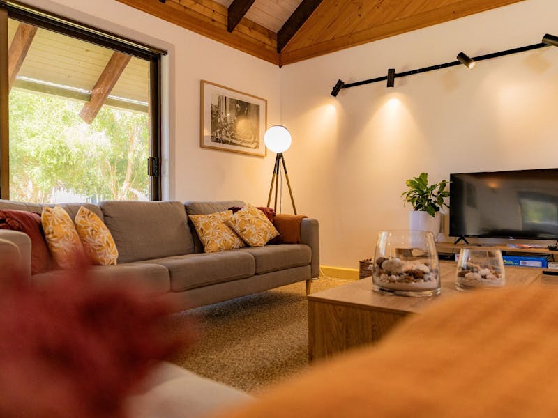 Relaxed accommodation